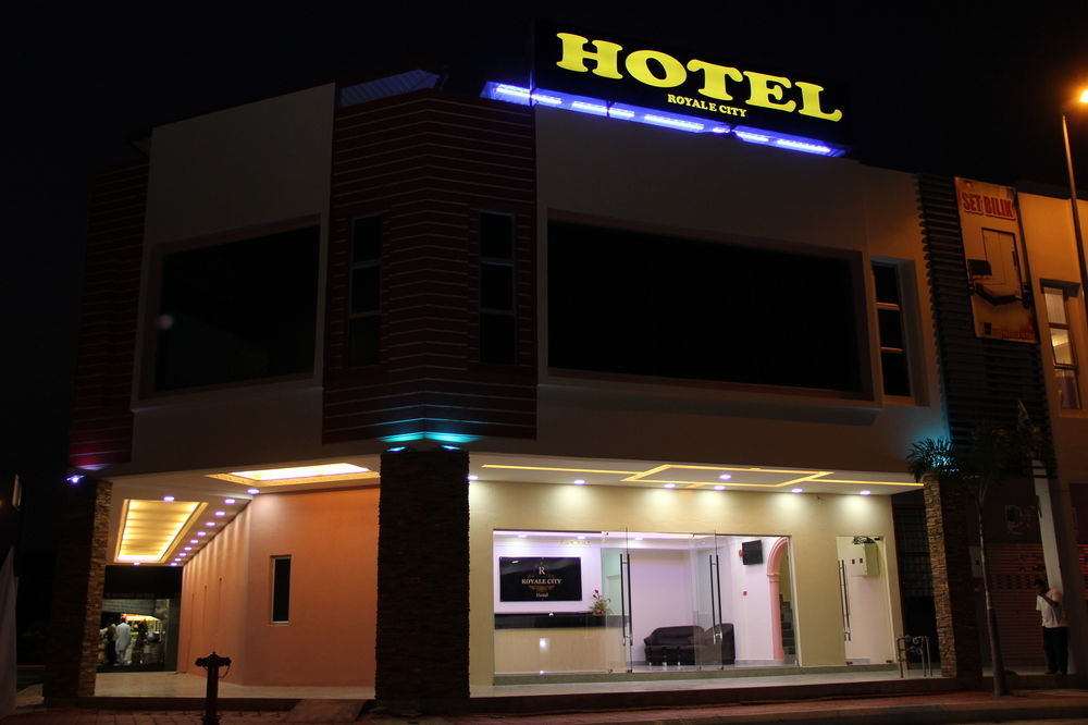 ספאנג Oyo 89665 Royale City Hotel מראה חיצוני תמונה