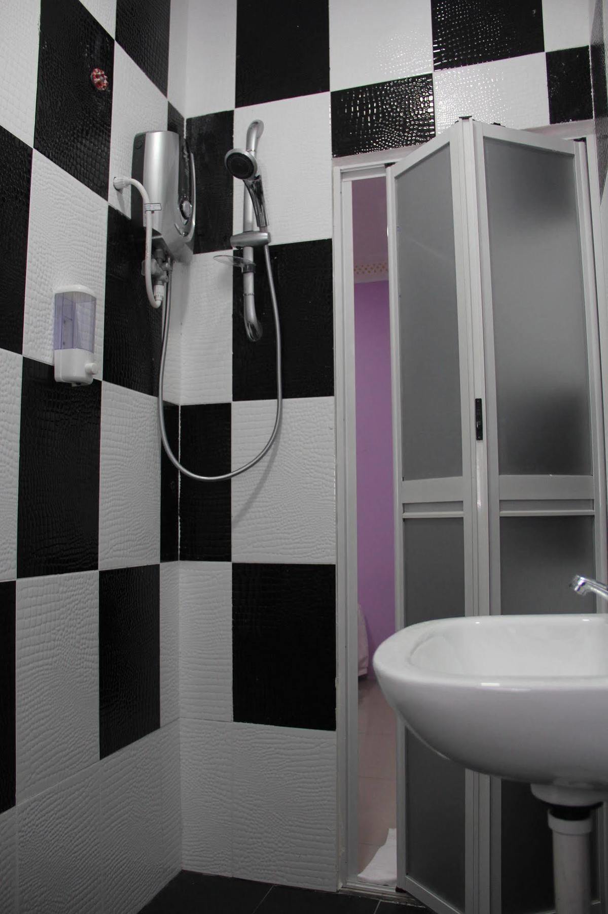 ספאנג Oyo 89665 Royale City Hotel מראה חיצוני תמונה