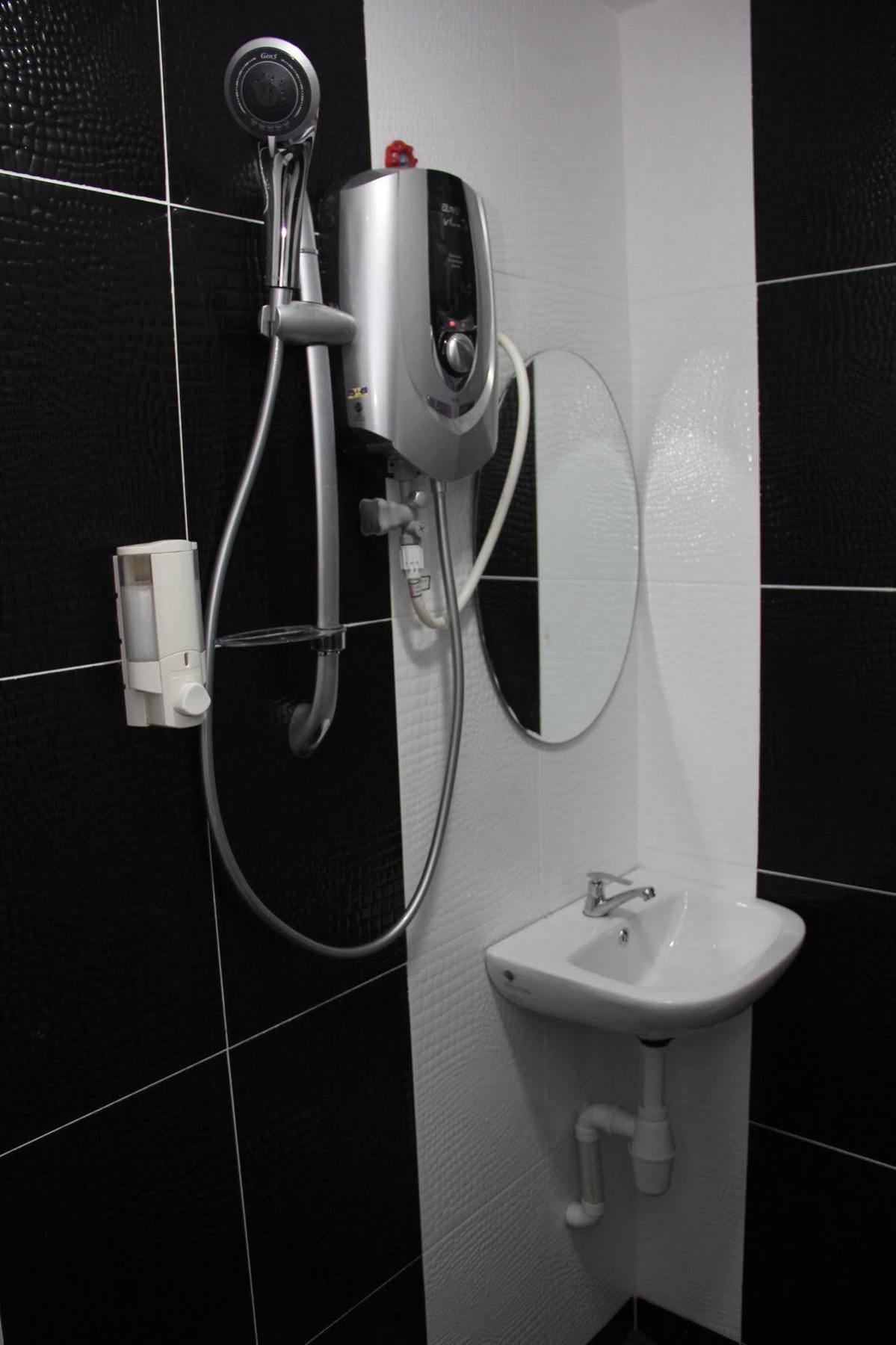 ספאנג Oyo 89665 Royale City Hotel מראה חיצוני תמונה