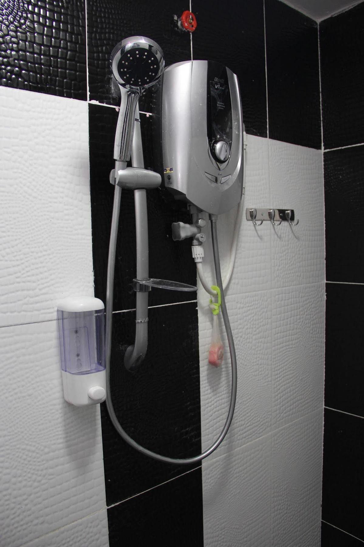 ספאנג Oyo 89665 Royale City Hotel מראה חיצוני תמונה