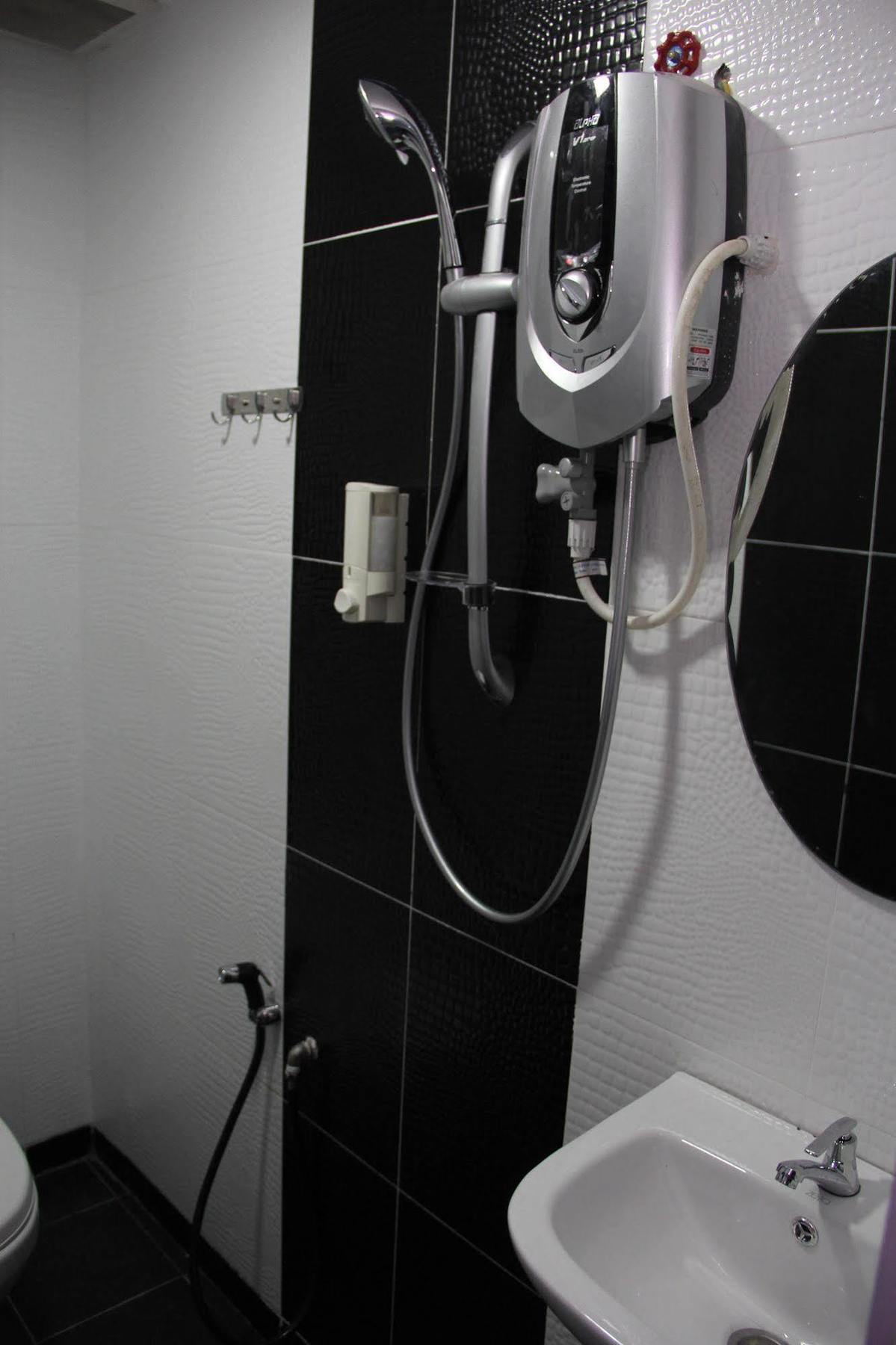 ספאנג Oyo 89665 Royale City Hotel מראה חיצוני תמונה