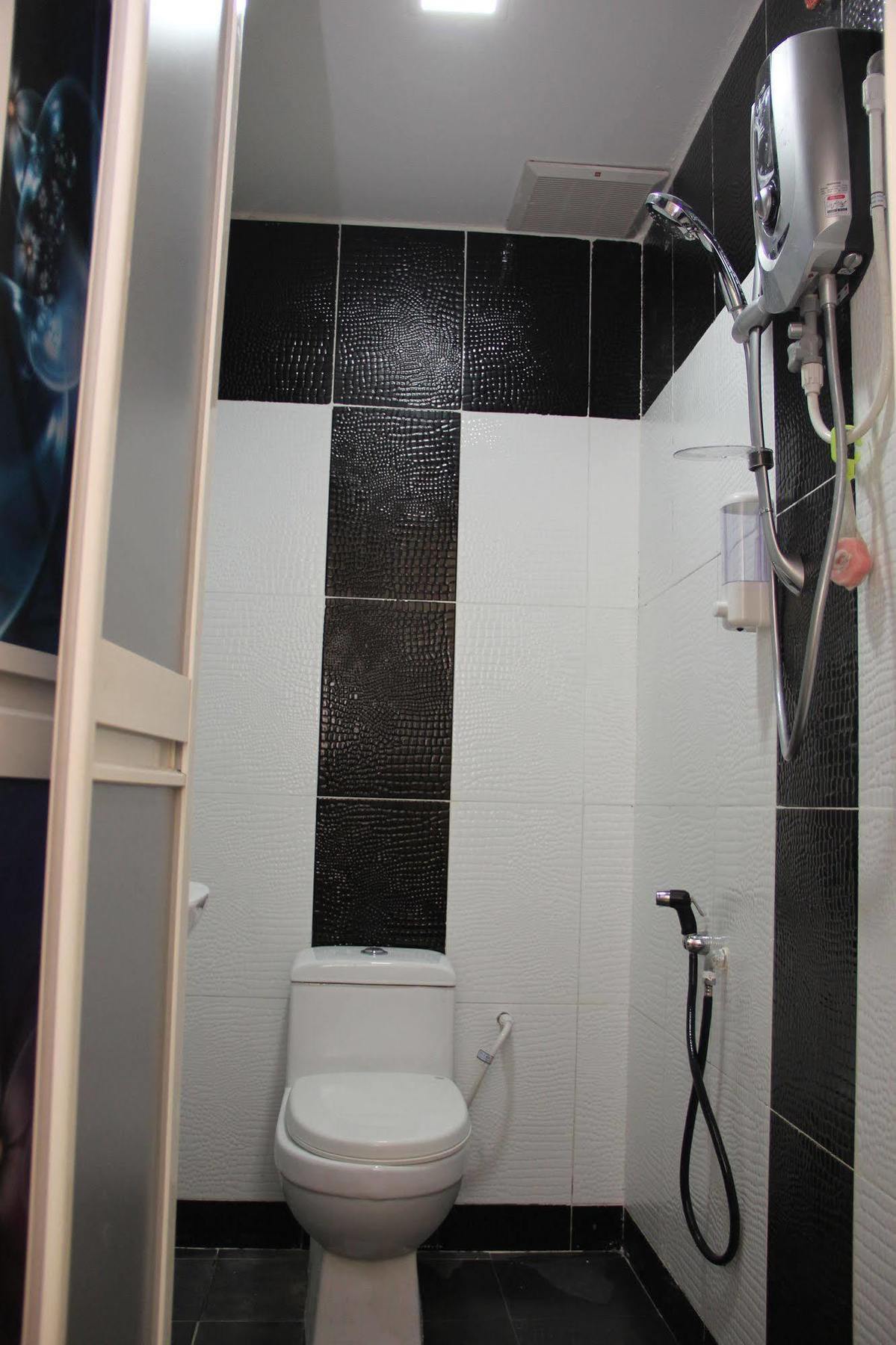 ספאנג Oyo 89665 Royale City Hotel מראה חיצוני תמונה