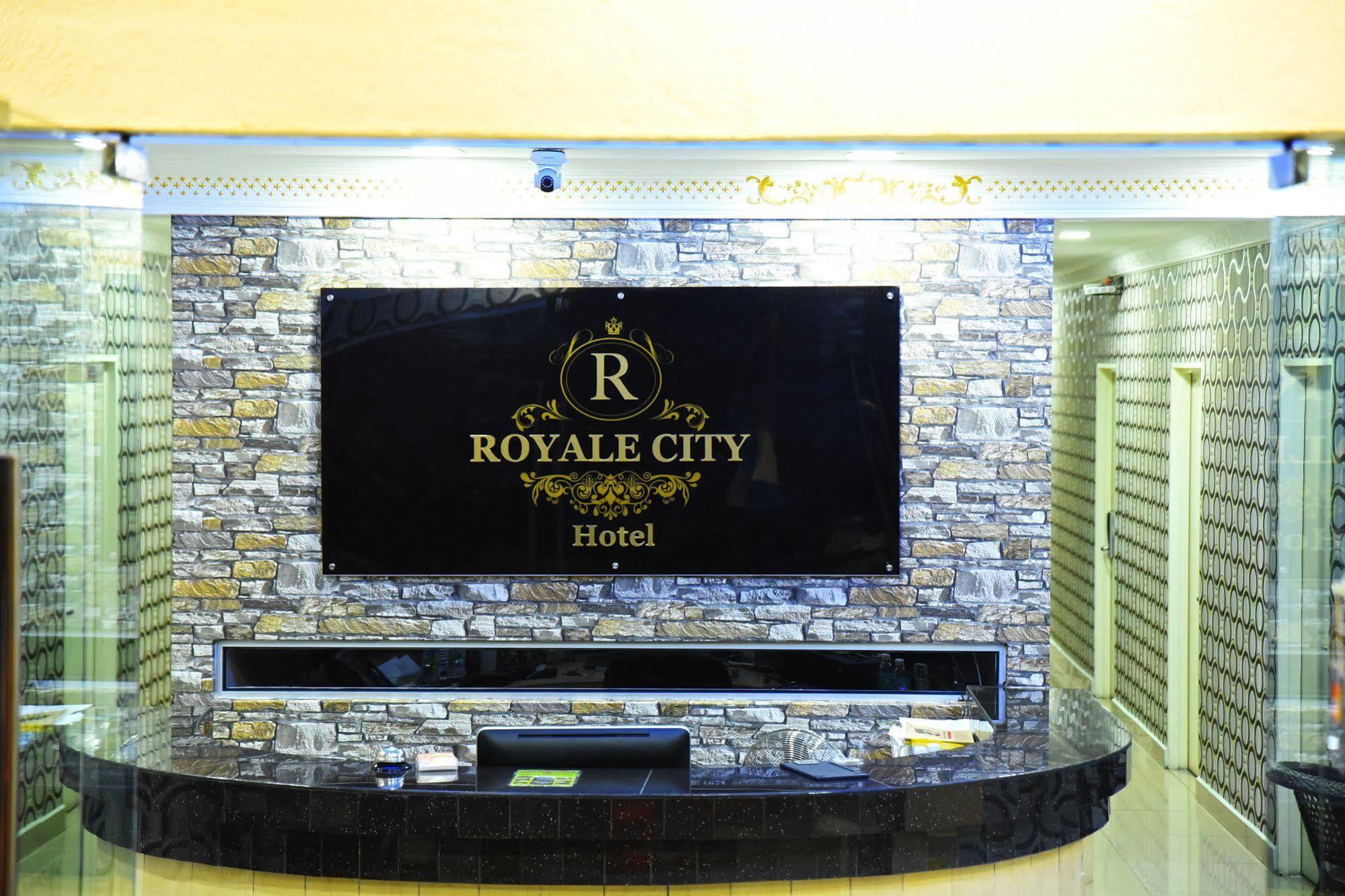 ספאנג Oyo 89665 Royale City Hotel מראה חיצוני תמונה