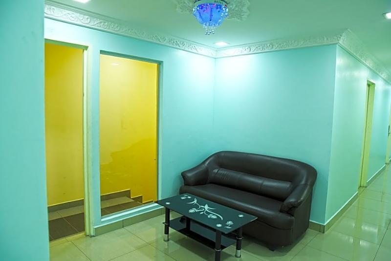 ספאנג Oyo 89665 Royale City Hotel מראה חיצוני תמונה