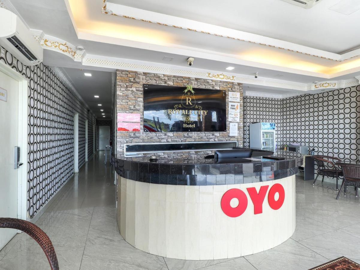 ספאנג Oyo 89665 Royale City Hotel מראה חיצוני תמונה